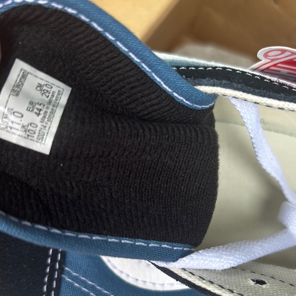 Vans Old Skool Blue and White Sneakers old school
